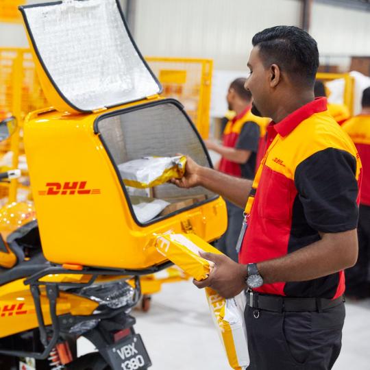 Dhl kleding bestellen sale