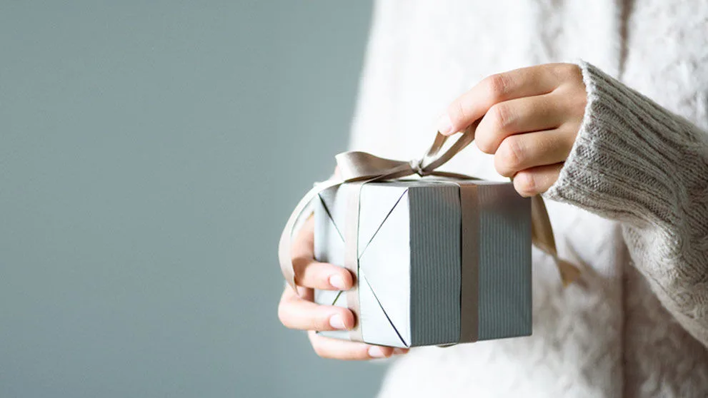 hand unwrapping present