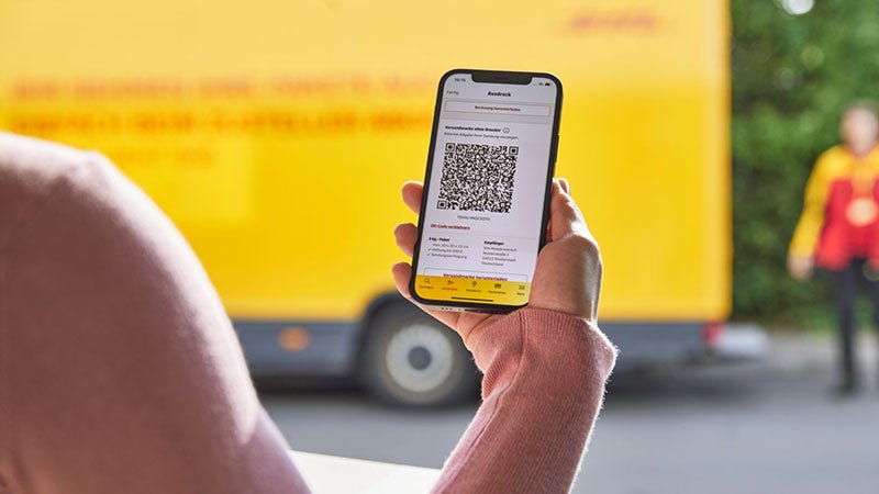 customer using mydhl+ to manage shipping