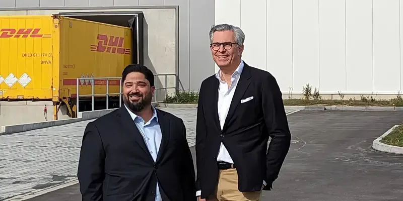 Mustafa Tonguç, directeur général de DHL Express Allemagne ; Michael Kliger, CEO Mytheresa (de gauche à droite)