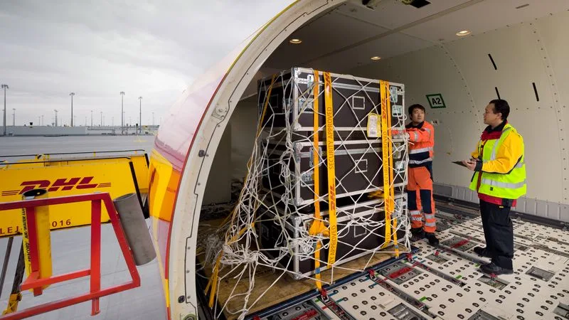 thai dhl express employee filling in paperwork