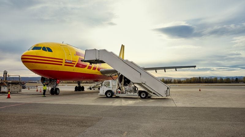 Pesawat DHL Siap Menawarkan Layanan Kurir Udara Internasional