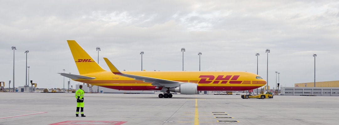 停機坪上的 DHL 飛機