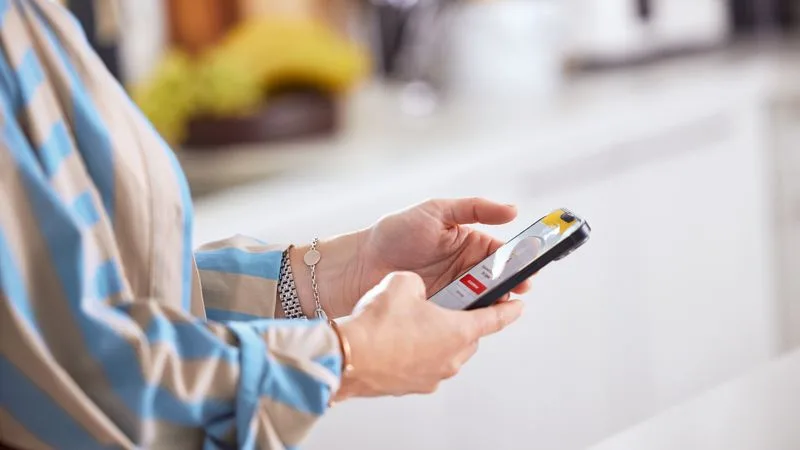 close up of lady using her phone to submit a claim for her lost freight