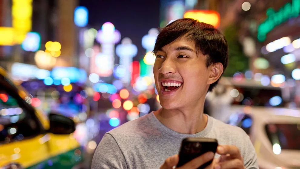 customer tracking their parcel shipped via DHL Express-Indonesia