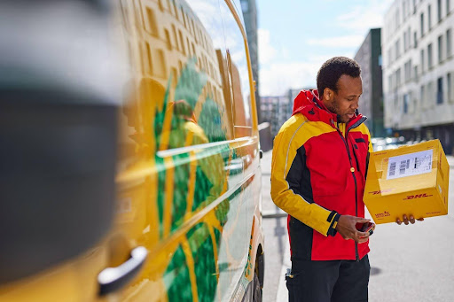 /content/dam/kenya/ecommerce-advice/ecommerce-trends-/Partner with DHL for Seamless Logistics.jpg