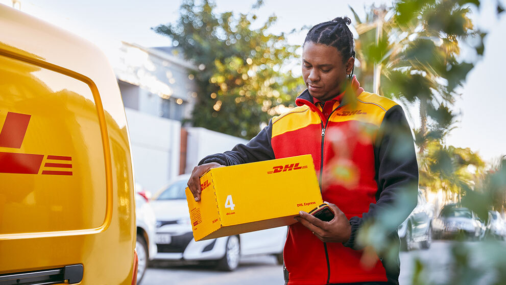 Tracking Your Parcels with DHL